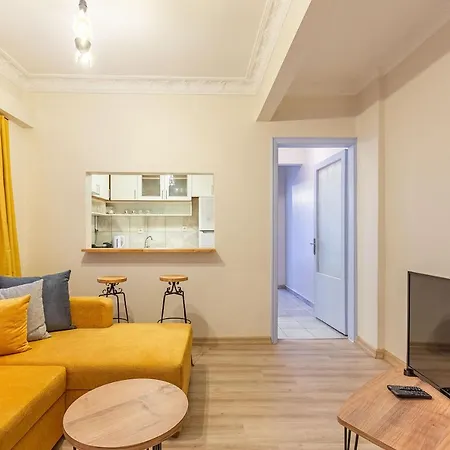 Colorful Home With Central Location Near Popular Spots In Sisli * Provincia di Istanbul