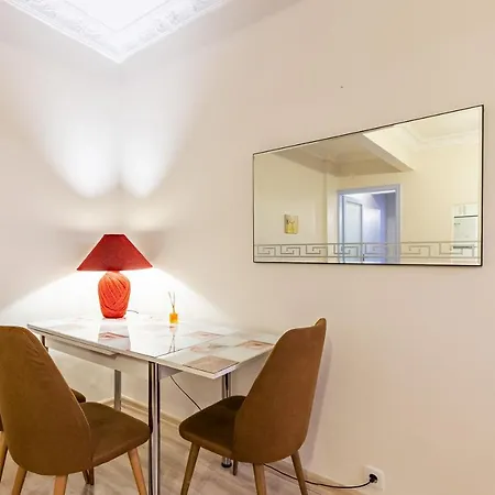 Colorful Home With Central Location Near Popular Spots In Sisli * Provincia di Istanbul