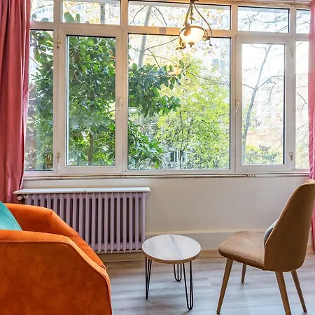 Colorful Home With Central Location Near Popular Spots In Sisli * Istanbul